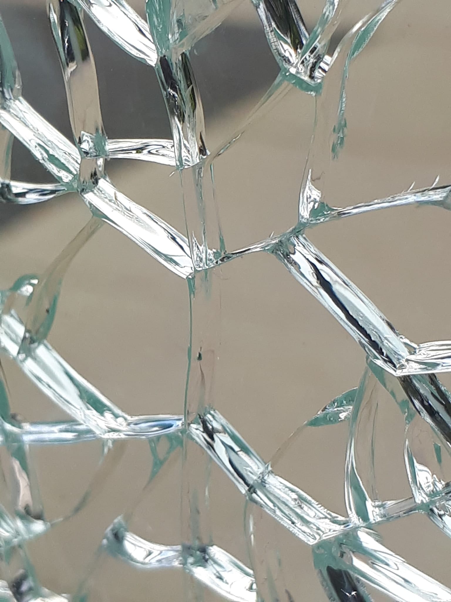 Nickelsulfid-Einschluss als Bruchursache feststellen - Glas Fenster Fassade