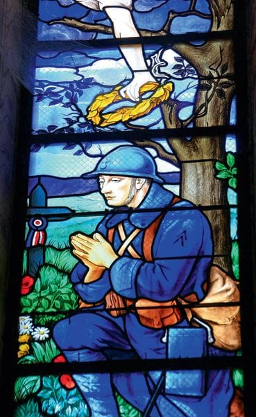 Die Schrecken des Ersten Weltkriegs auf Kirchenfenstern