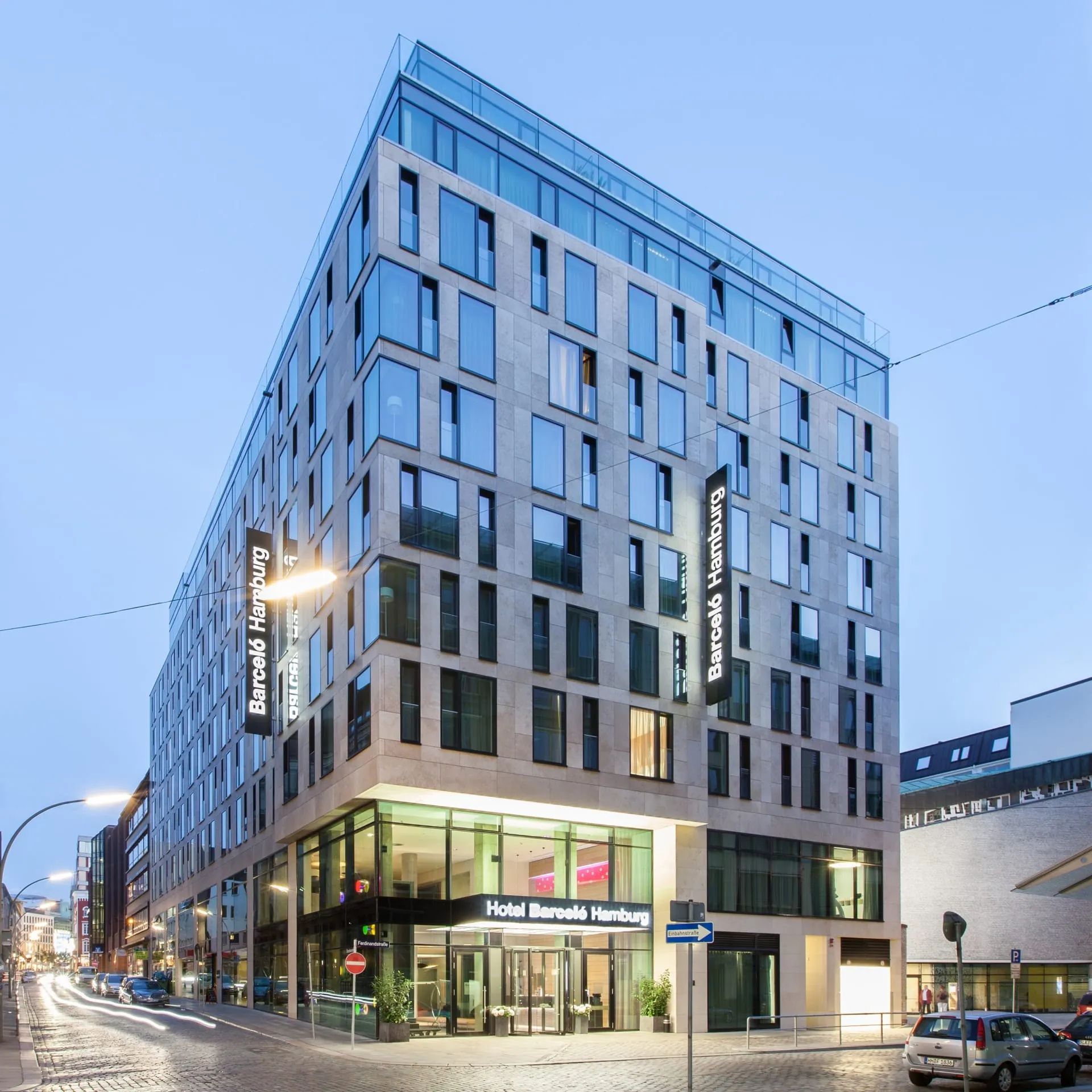 Gläsernes Design im neuen Hotel Barceló in Hamburg