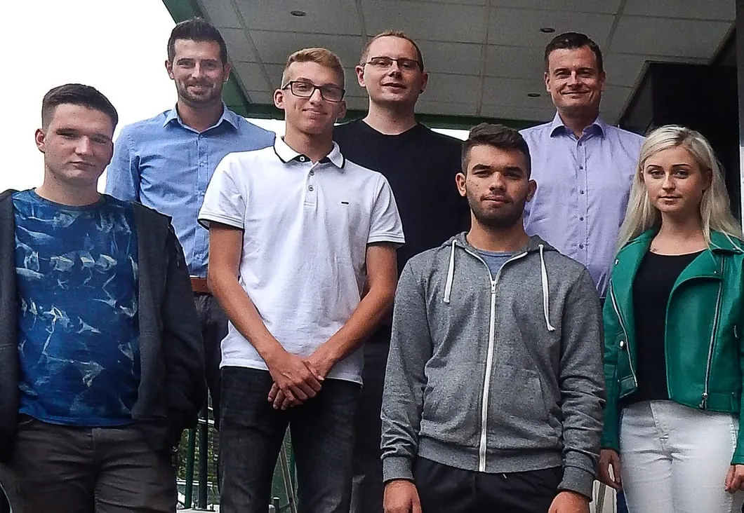 Fünf Schulabgänger starten Berufsausbildung