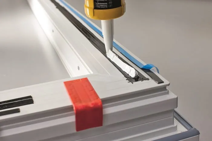 So einfach verkleben Sie flügelüberdeckende Füllungen