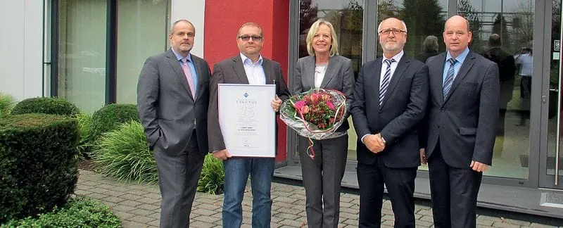 Hebeschiebe-Türenhersteller  für 25 Jahre Treue geehrt
