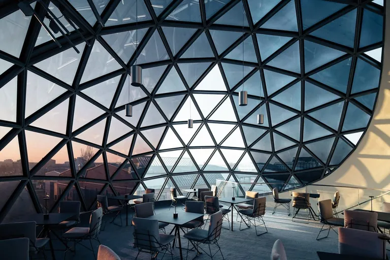 Niemeyer Sphere mit Eyrise