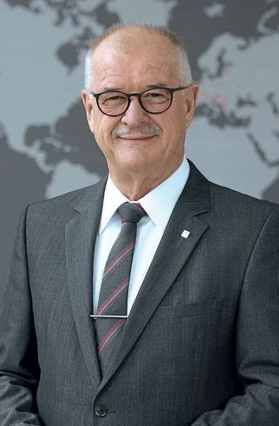 Dr. Keill sitzt fest im Sattel