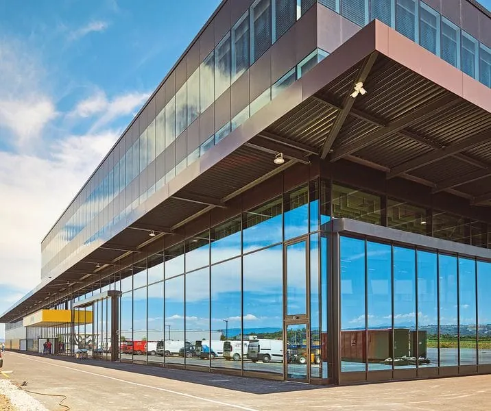 Glas, Stahl – und alles ganz filigran