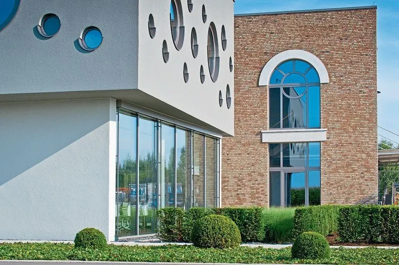 Ventana:  Wir bleiben anders