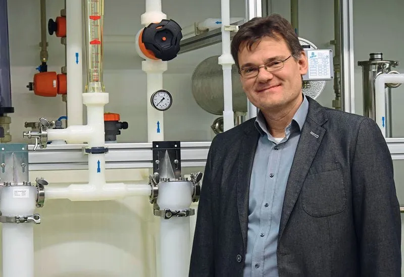 Robert Conta für Verfahrens-technik und Projektmanagement