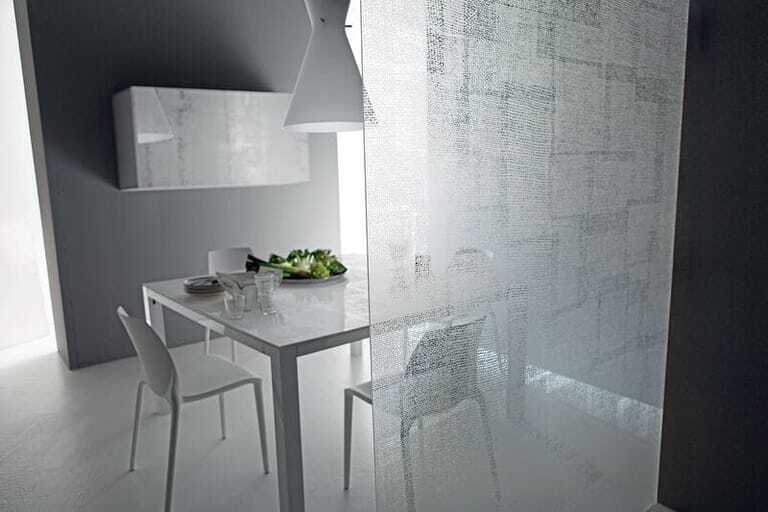 Räume schick trennen mit exklusiven Mustern auf Glas - Glas Fenster Fassade