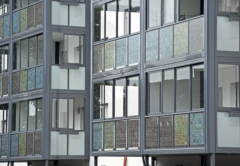 1 Brüstungen mit Photovoltaik