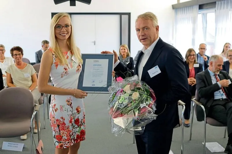 Auszubildende Kristin Lübbe erhält Arbeitgeberpreis