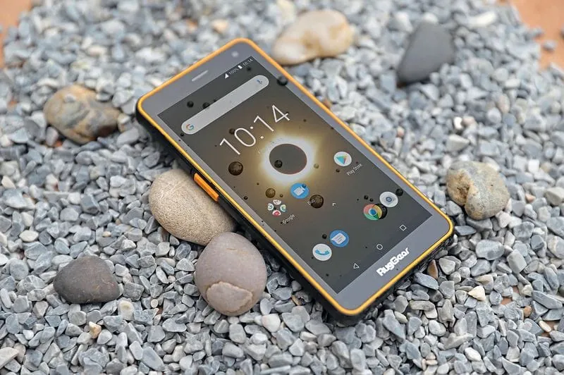 Dieses Smartphone trotzt dem Baustellen-Alltag