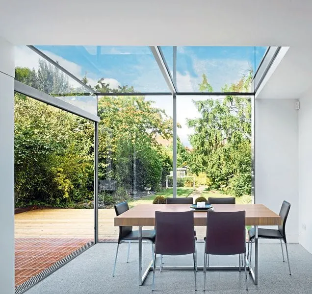 4 Regen putzt Fenster