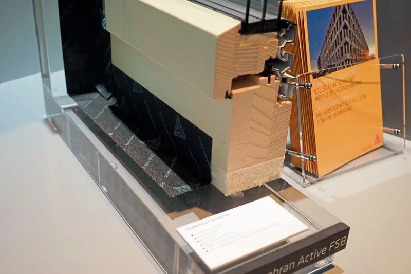 Selbstklebende Folie für den Fensteranschluss