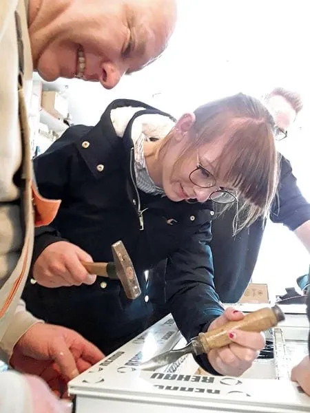 Azubis spielend   werben und binden