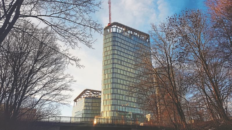 Scheibenmontage an den Bavaria Towers in München