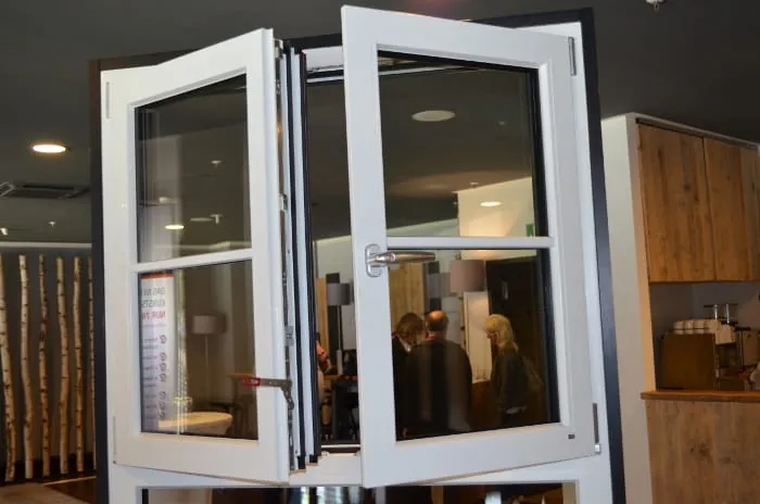 Unilux stellt neues 76er-PVC-Fenster vor