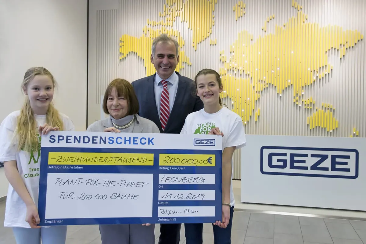 Geze spendet 200.000 Bäume