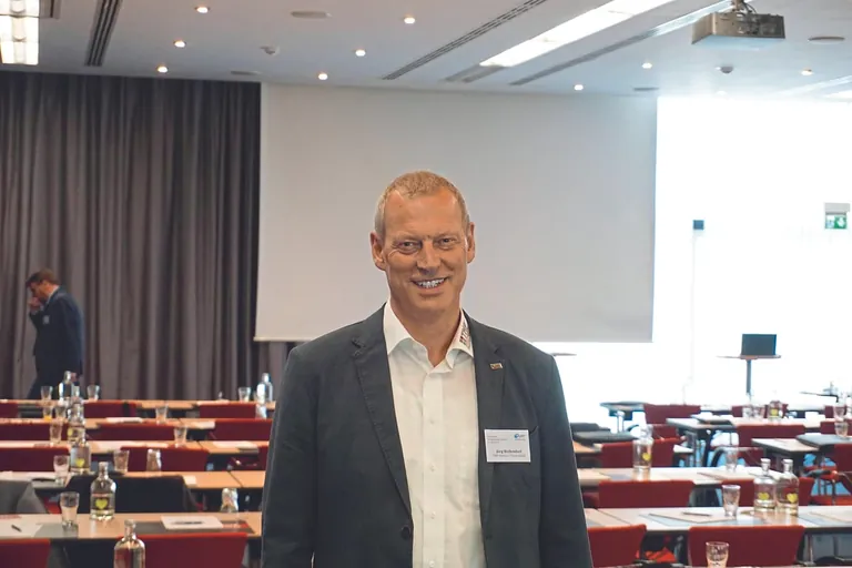 Jörg Wellendorf ist Betriebsleiter bei TMP Fenster + Türen.