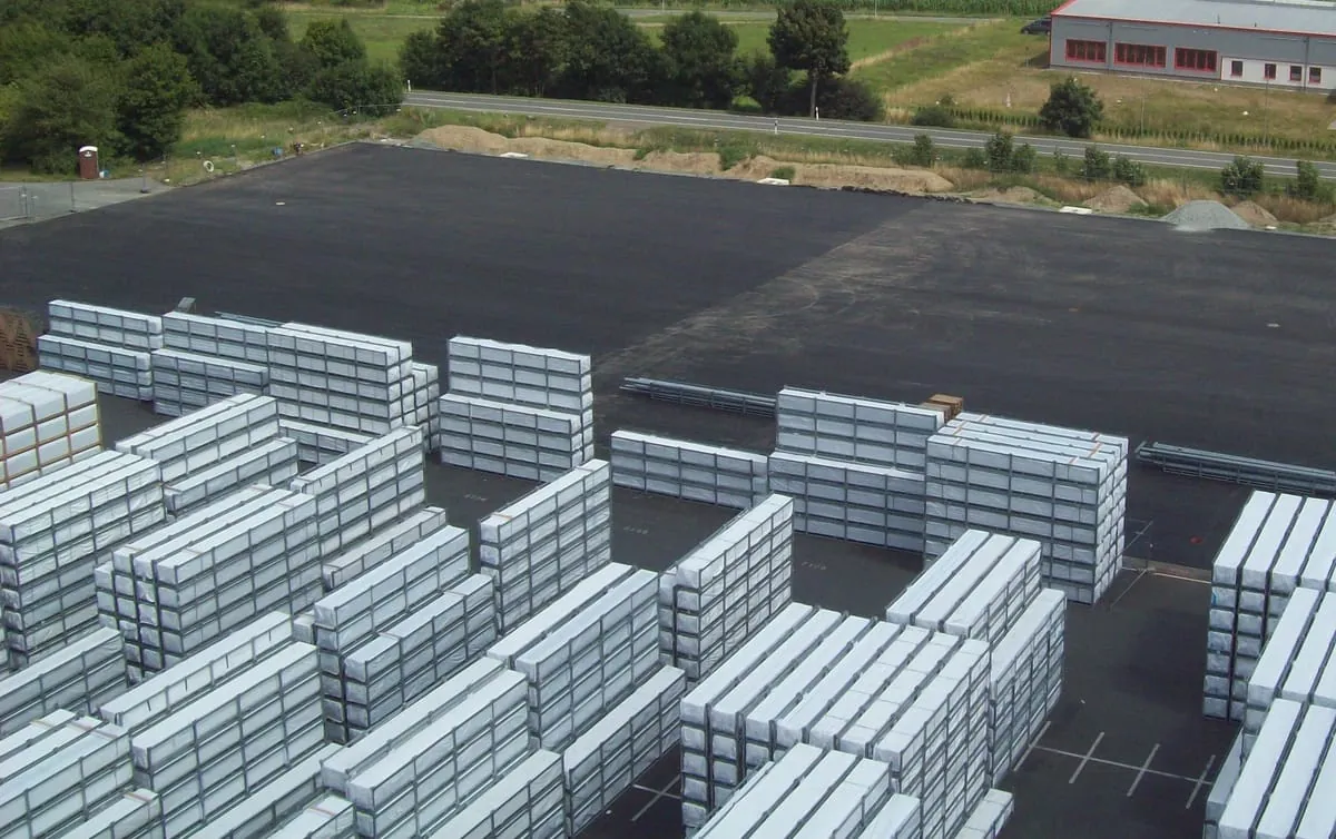 Gealan baut Logistik aus