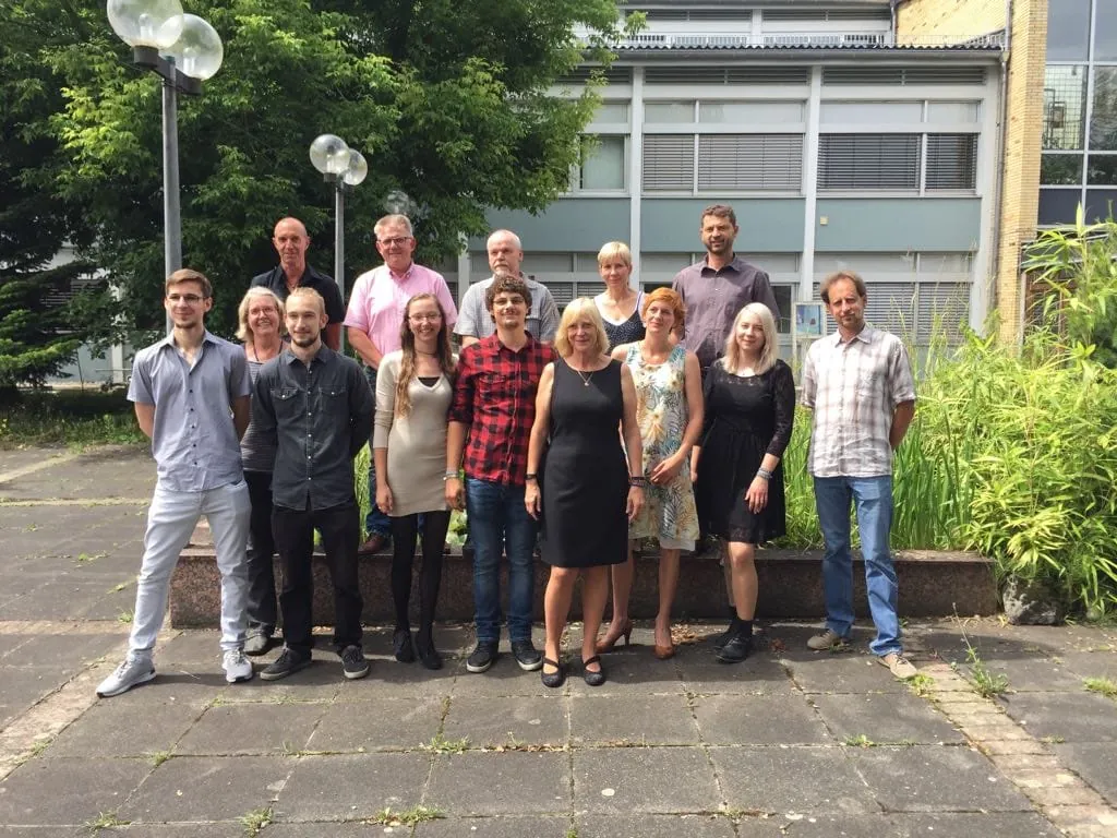 Sechs erfolgreiche Absolventen