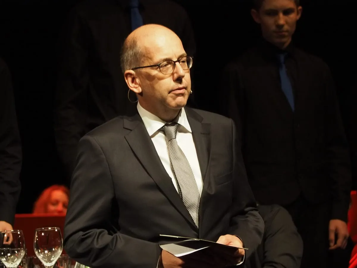 Klaus Ensinger zieht sich aus operativem Geschäft zurück