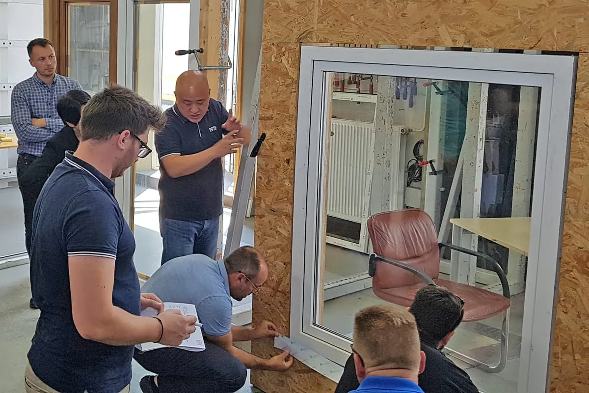 ift und Finstral erklären Fenster- und Türenmontage