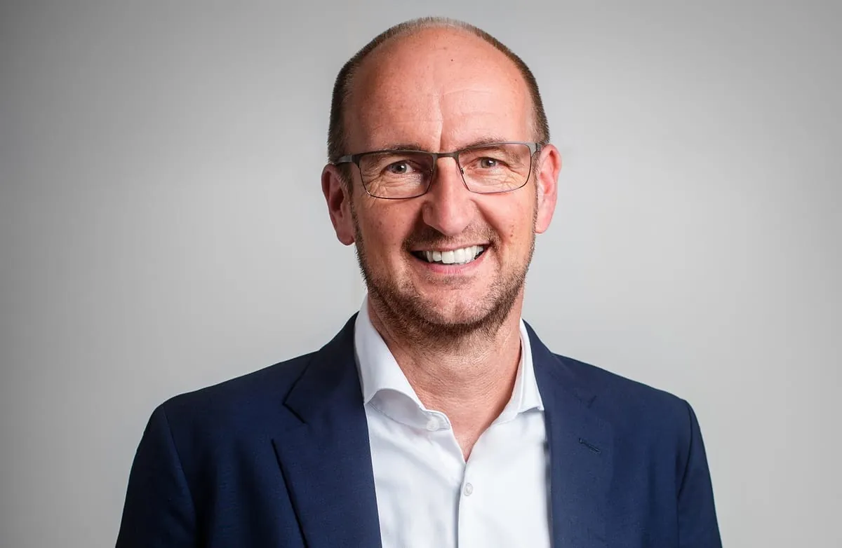 Rehau stärkt Fenstersparte