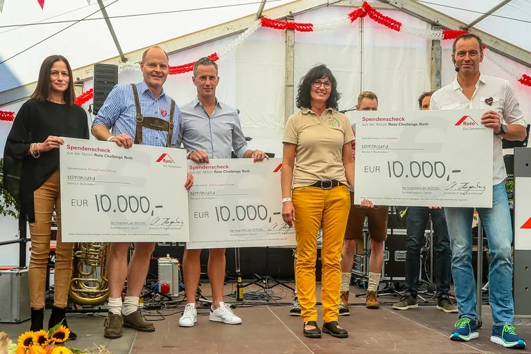 Bei der Spenden&uuml;bergabe