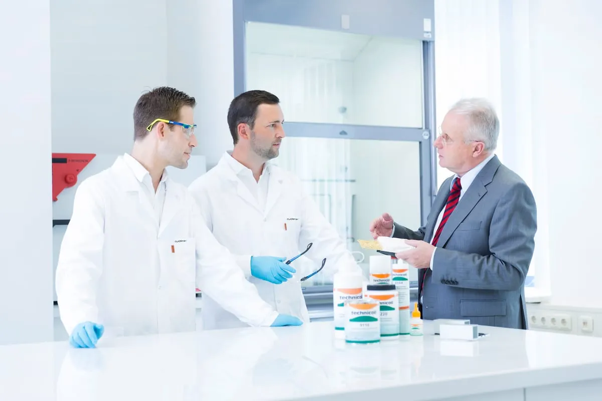 Herstellerneutrale Beratung findet Klebstoff-Lösungen