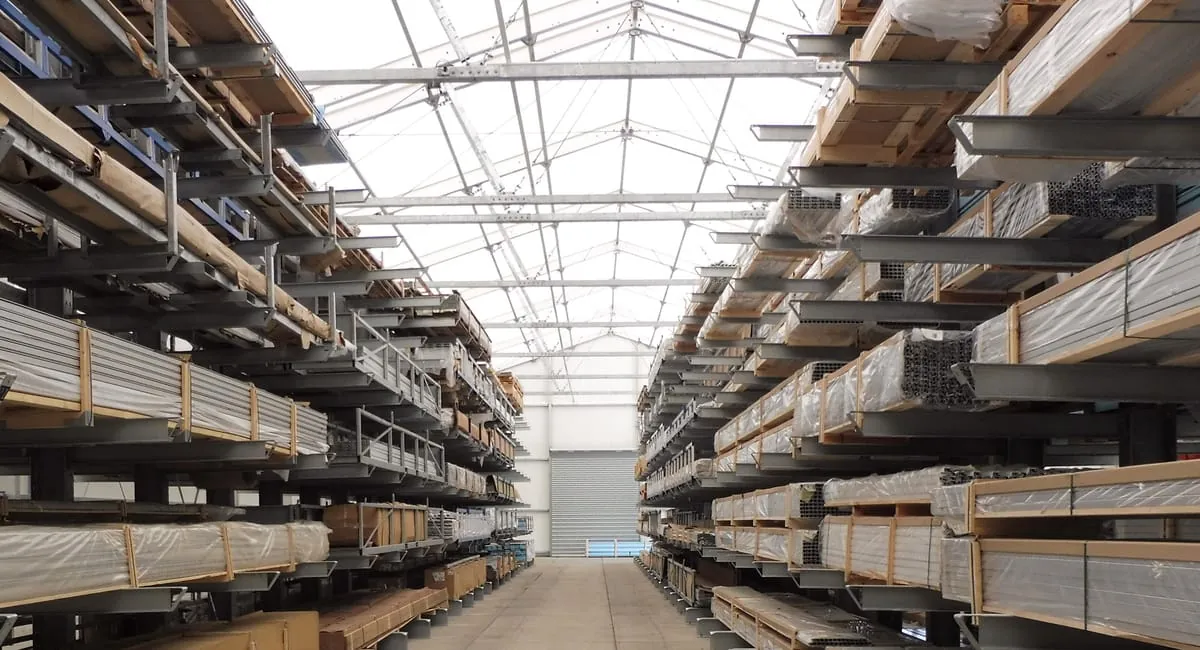 Siegenia nimmt neue Lagerhalle in Betrieb