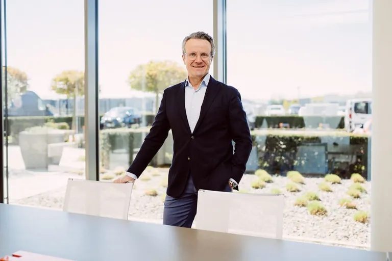 ventana stefan schwanekamp