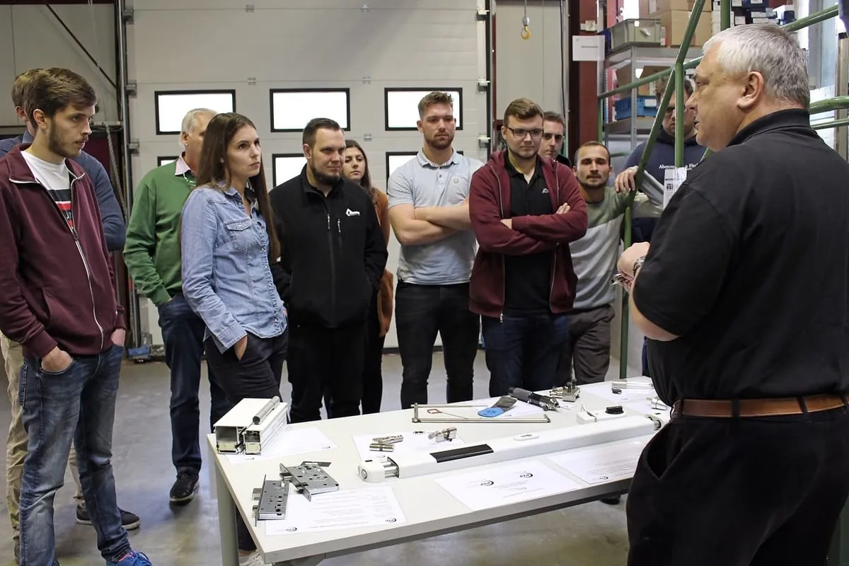 Lehrgang im Bereich Beschlagtechnik