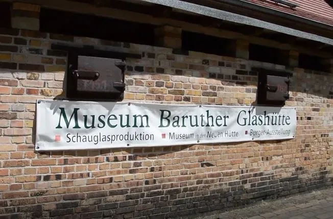 Vor Ort: Fertigung von mundgeblasenem Hohl- und Flachglas