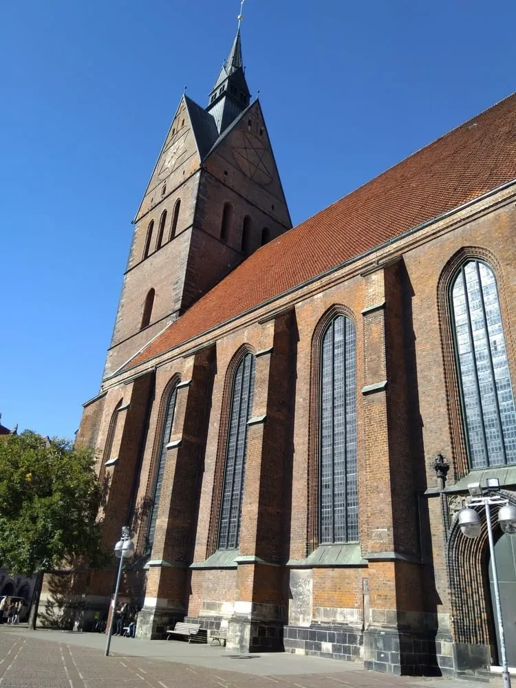 Streit um Lüpertz-Fenster geht weiter