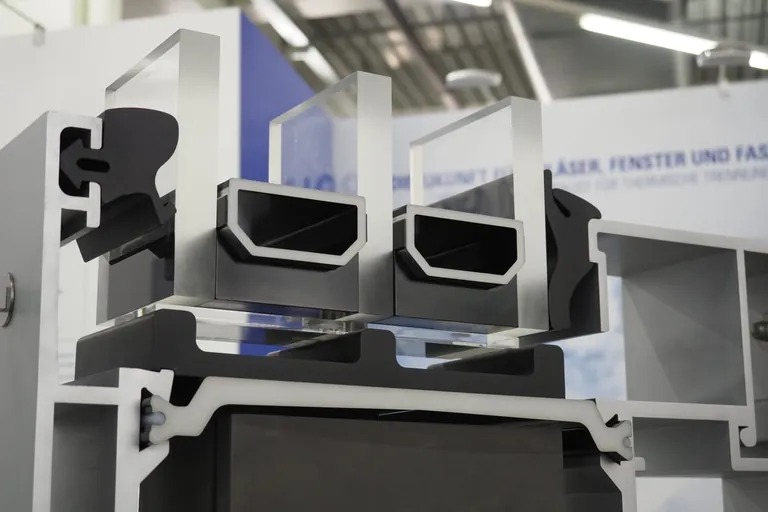 Warme-Kante-Abstandhalter