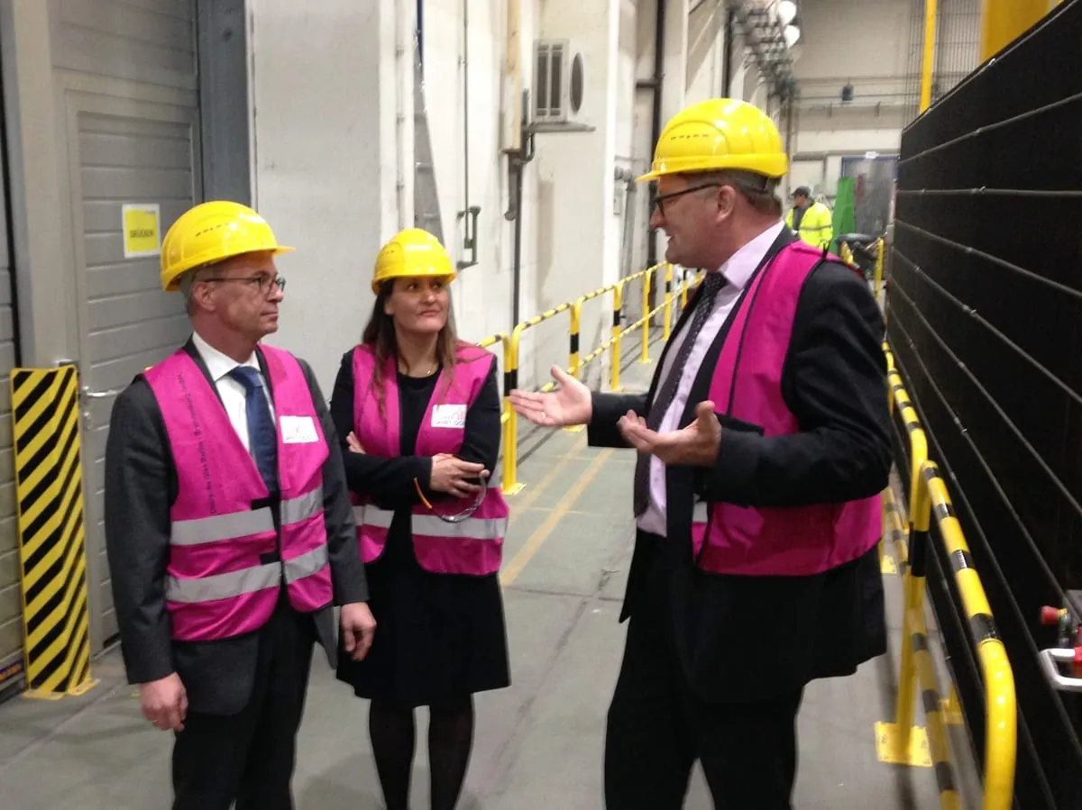 Wirtschaftsminister zu Gast bei Saint-Gobain