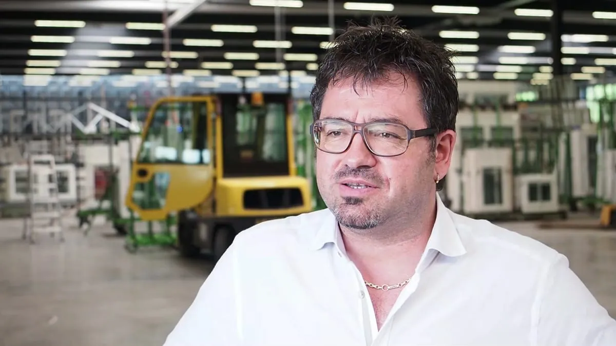 Markus Lauber erklärt die neue PVC-Fertigung