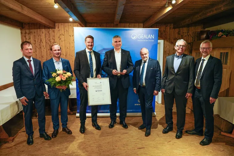 &Uuml;bergabe FLG-Oscar an Gealan