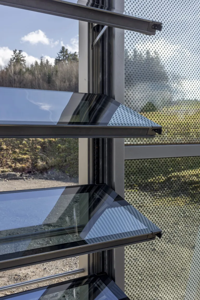 Lamellenfenster bigAir von Lacker bei Atruvia