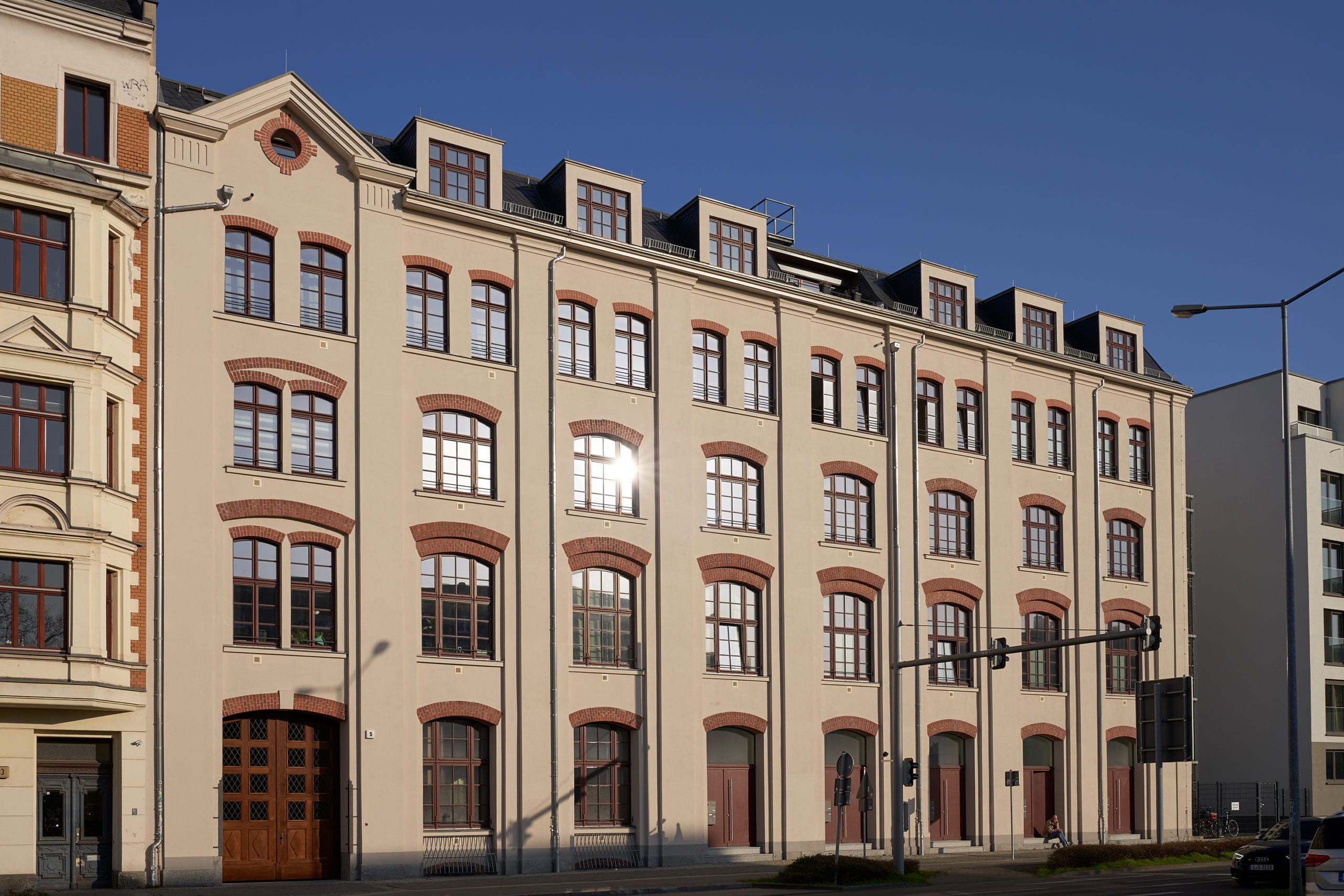 Torschluss für Loftwohnungen in Leipzig Glas Fenster Fassade