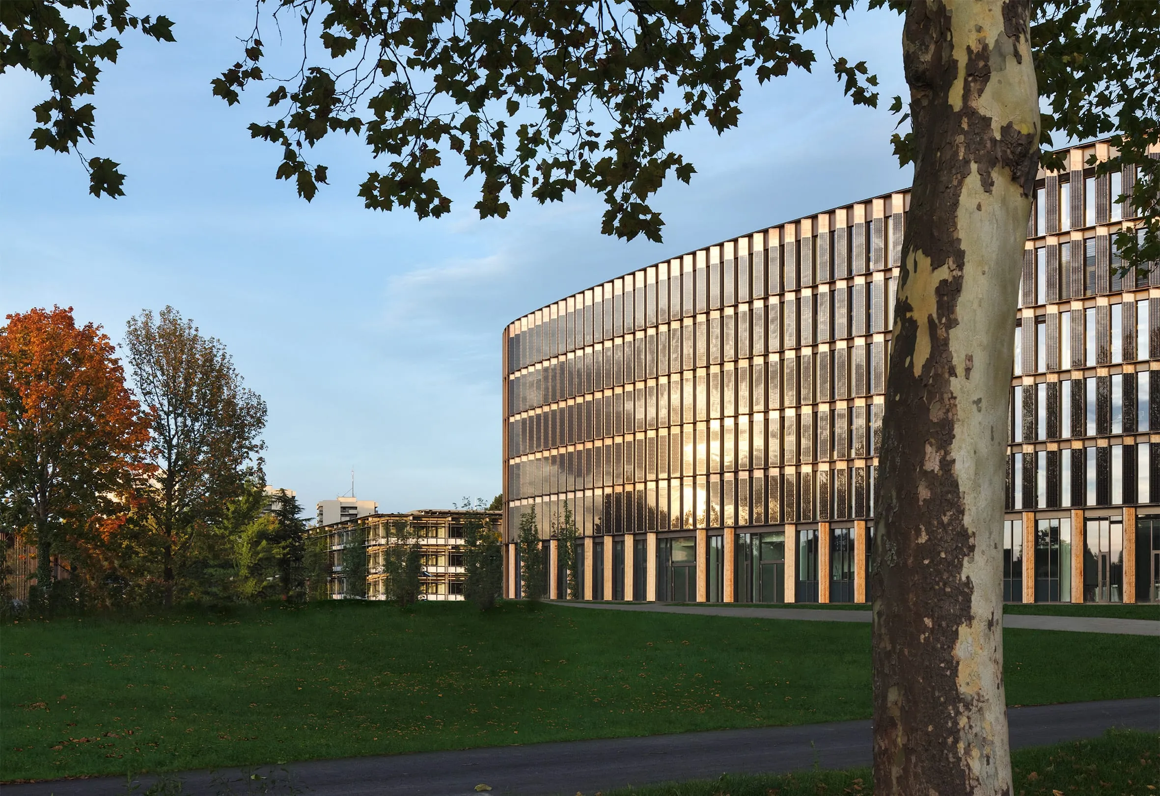 Gebäudehülle mit Solarkraftwerk