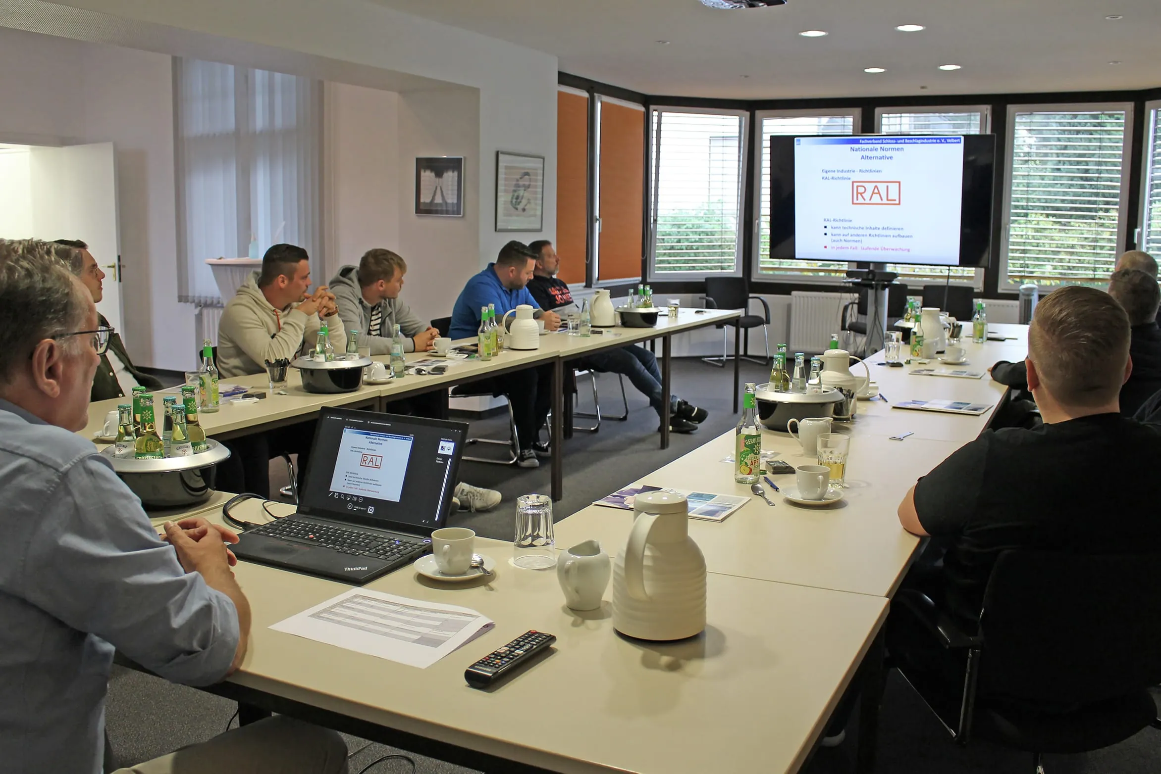 Lehrgangsteilnehmer beim FVSB zu Gast