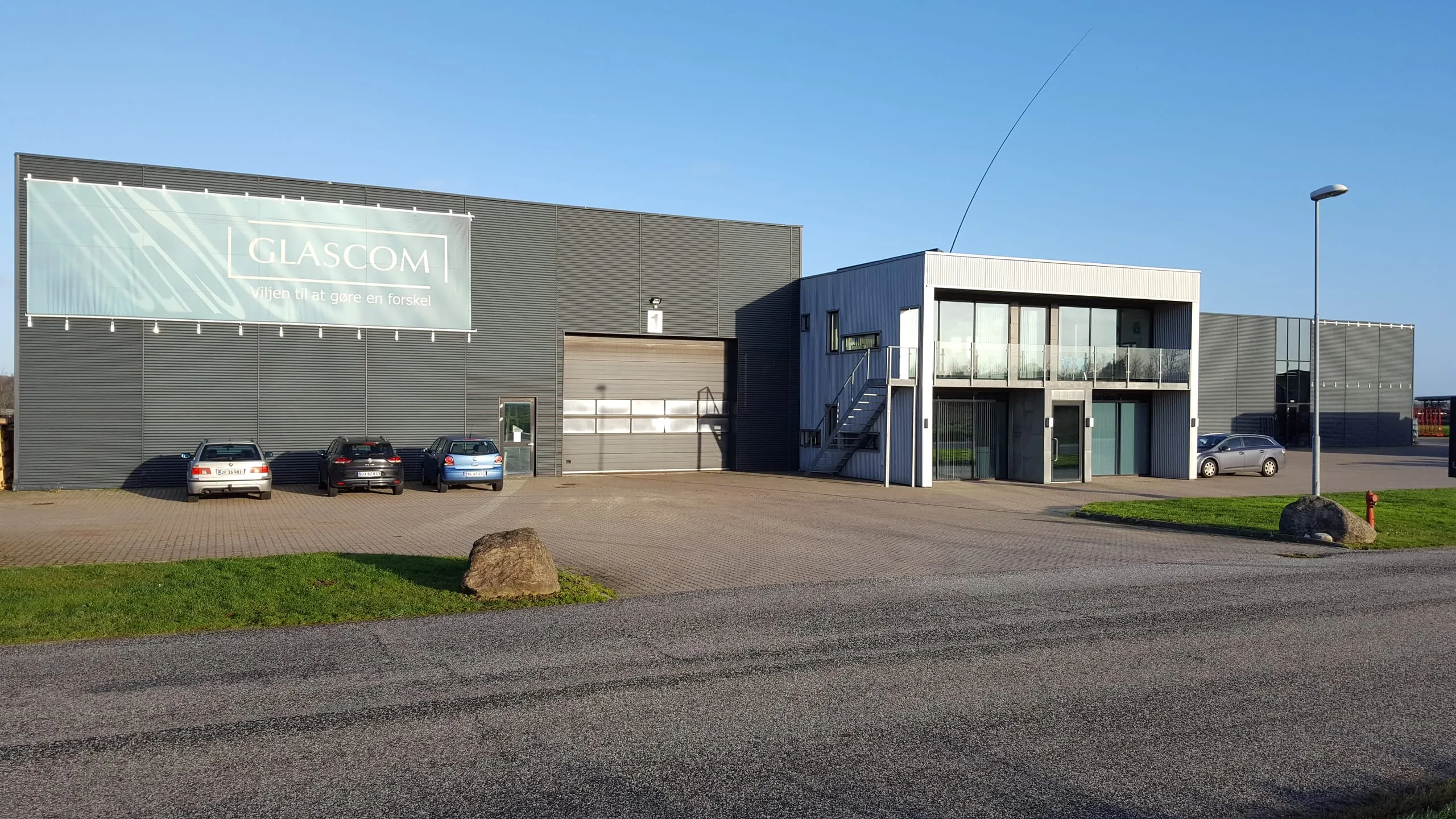 Schollglas übernimmt Mehrheitsanteile an Glascom