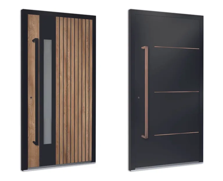 Haust&uuml;rf&uuml;llung aus der neuen Produktserie Art Decor-Paneele mit Dekoroberfl&auml;che Turner Oak, tiefschwarz lackierten Nuten und Designfeld in Tiefschwarz Feinstruktur (Modell 2374, links) und Haust&uuml;rf&uuml;llung aus der neuen Metallic-Collection mit fl&auml;chenb&uuml;ndigen Lisenen und integriertem Au&szlig;engriff in Kupferoptik (Modell 6172, rechts).