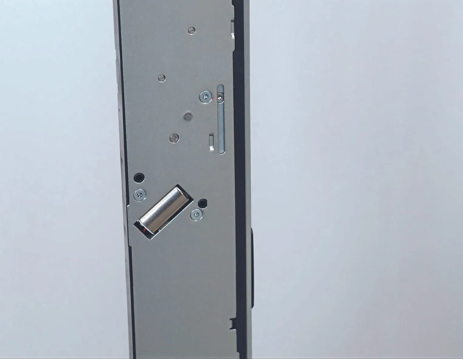 6. Schritt: Die Antriebseinheit beginnt eine Kalibrierfahrt. Dabei stellt sie sich so ein, dass sie zur vorhandenen Mechanik passt. Anschließend verlässt die Einheit diesen Modus automatisch wieder.