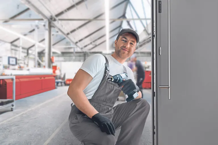 Mit dem Tandeo Upgrade-Kit  wird aus dem mechanisch-automatisch verriegelnden T&uuml;rschloss Roto Safe A | Tandeo eine elektromechanische Mehrfachverriegelung.