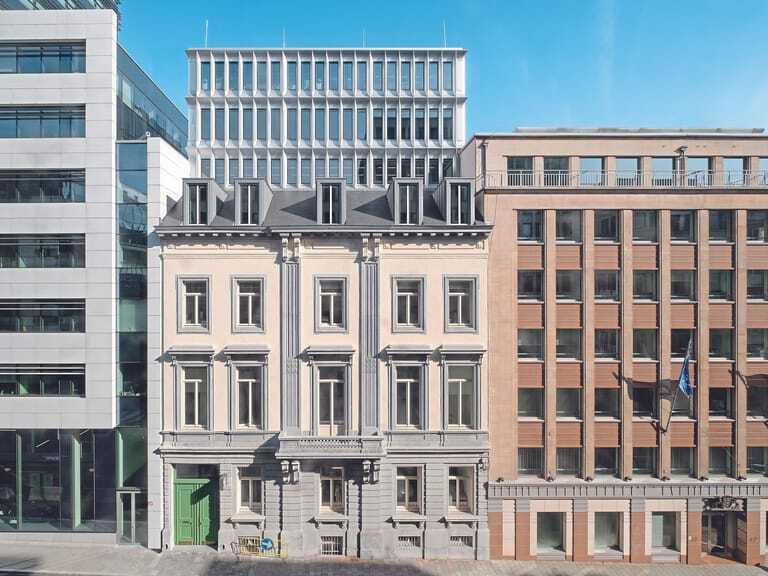 F&uuml;r die Landesvertretung Baden-W&uuml;rttemberg bei der EU in Br&uuml;ssel hat Timm Fensterbau Holz-Denkmalschutzfenster mit hohen Sicherheitsanforderungen projektiert.