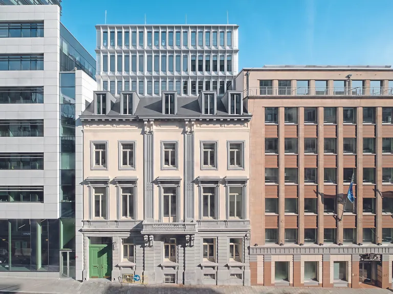 F&uuml;r die Landesvertretung Baden-W&uuml;rttemberg bei der EU in Br&uuml;ssel hat Timm Fensterbau Holz-Denkmalschutzfenster mit hohen Sicherheitsanforderungen projektiert.