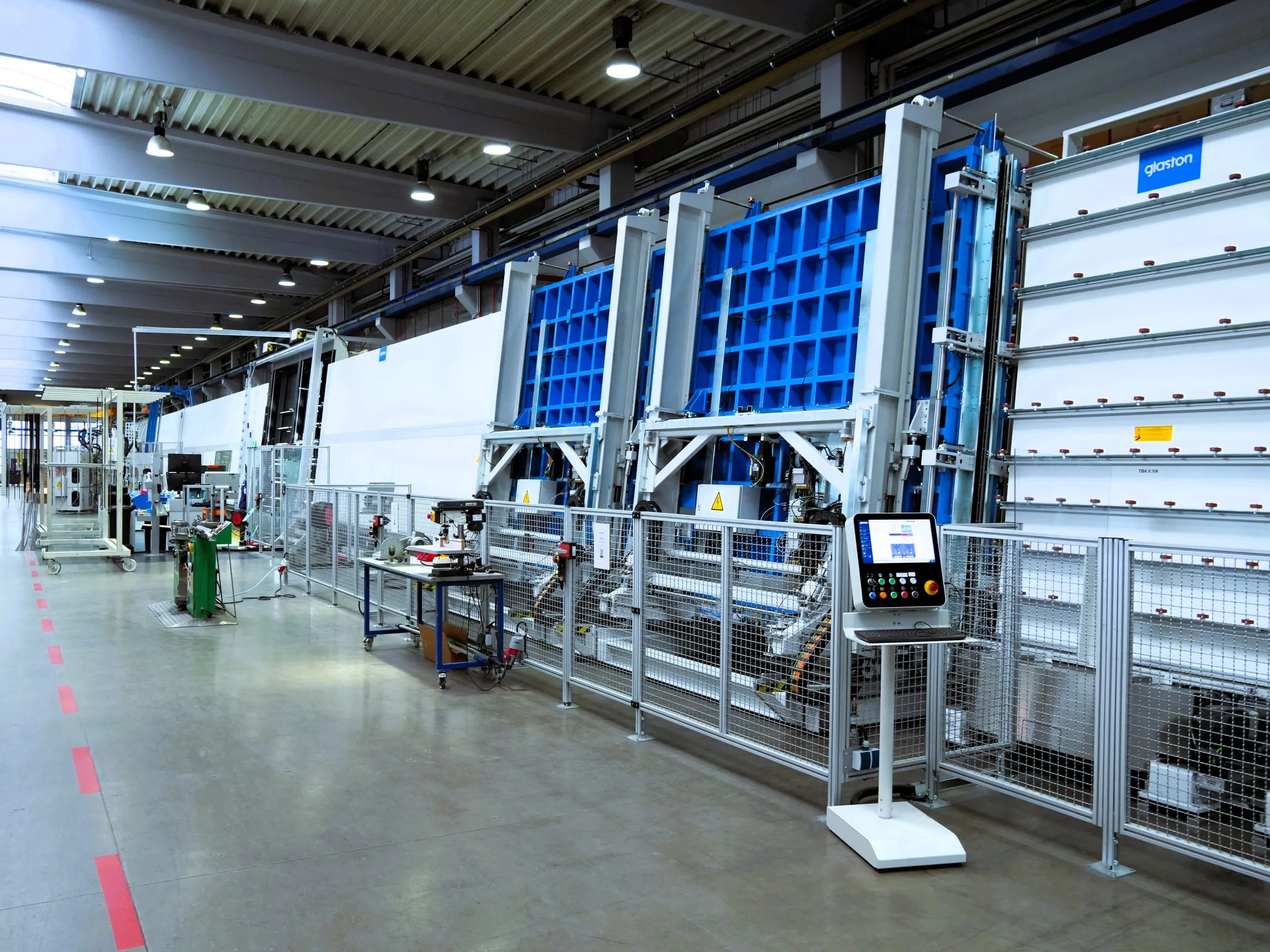 Maßgeschneiderte Isolierglaslinie von Glaston für AGC Interpane