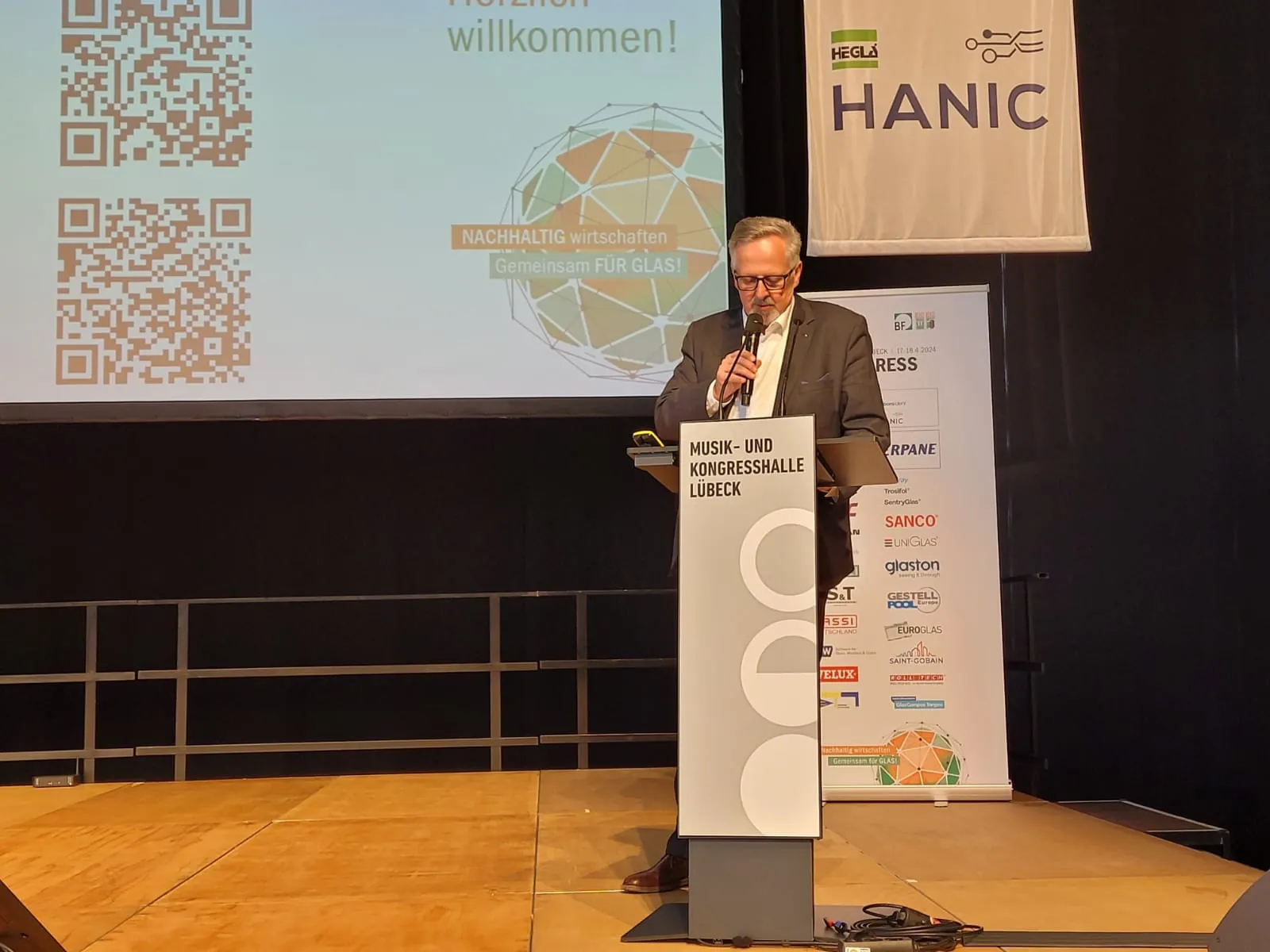 Glaskongress in Lübeck eröffnet